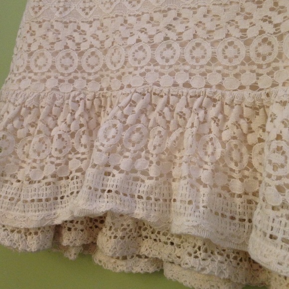 Lace ruffled skirt - Picture 2 of 3