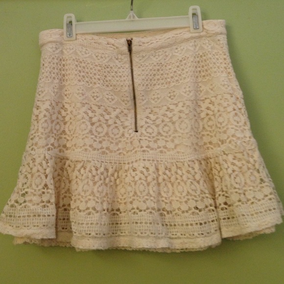 Lace ruffled skirt - Picture 3 of 3