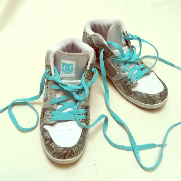 Skateboard shoe, or just sneakers if you wish :)