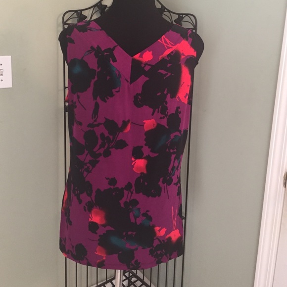 The Limited Large Stretch Sleeveless top. - Picture 4 of 4