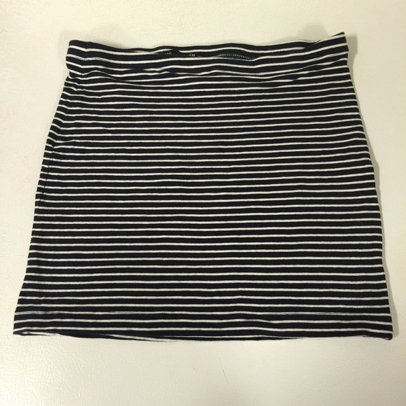 BOGO 50%Off H&M Basic Stretchy Skirt S - Picture 1 of 2