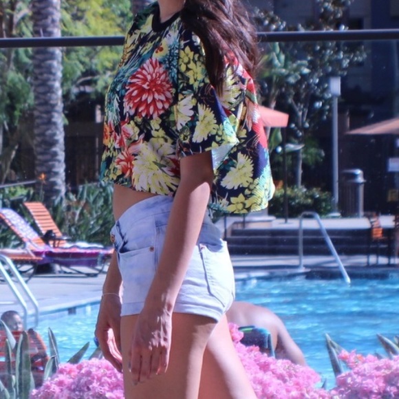 NWT FLORAL PRINT CROP TOP