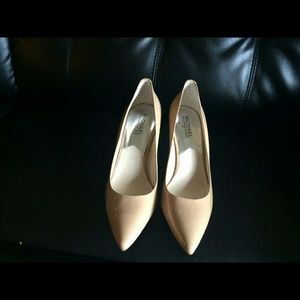 Flash sale today only!!! Micael Kors flex mid pump