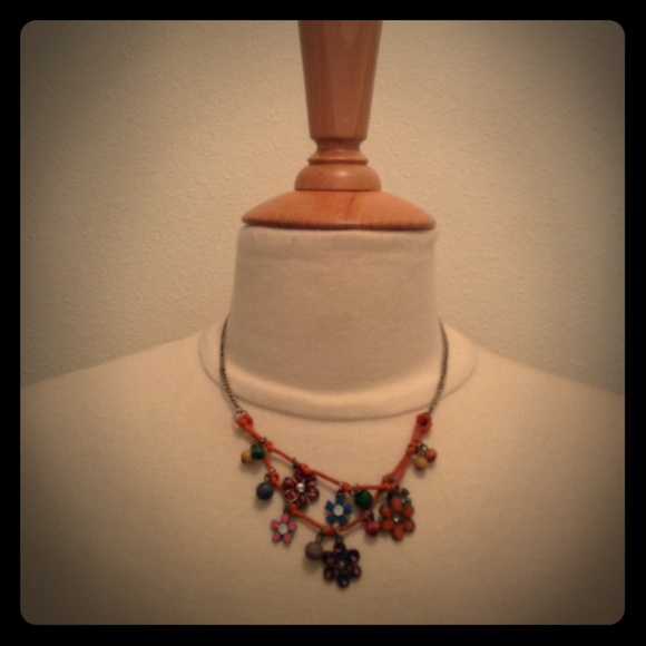 Vintage Style Fun Flower Necklace