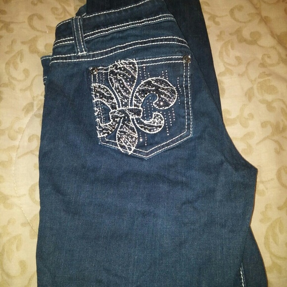 ISO.  NOT SELLING SIZE 28 EASY SKINNY