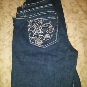 ISO.  NOT SELLING SIZE 28 EASY SKINNY