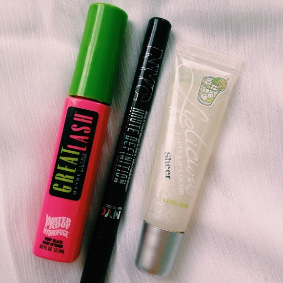 Makeup Bundle - Picture 3 of 3