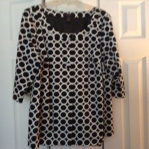 Bundle Sale 💐💐💐 B/W top. 3Handbags 💐💐💐