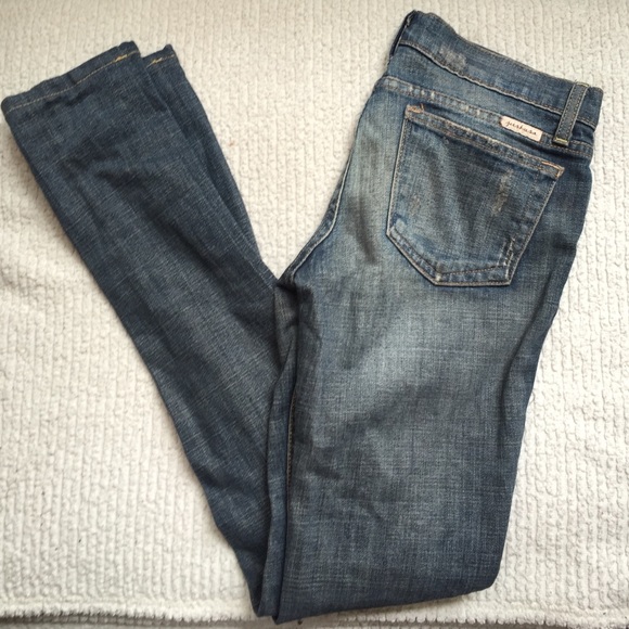 Distressed classic skinny jeans