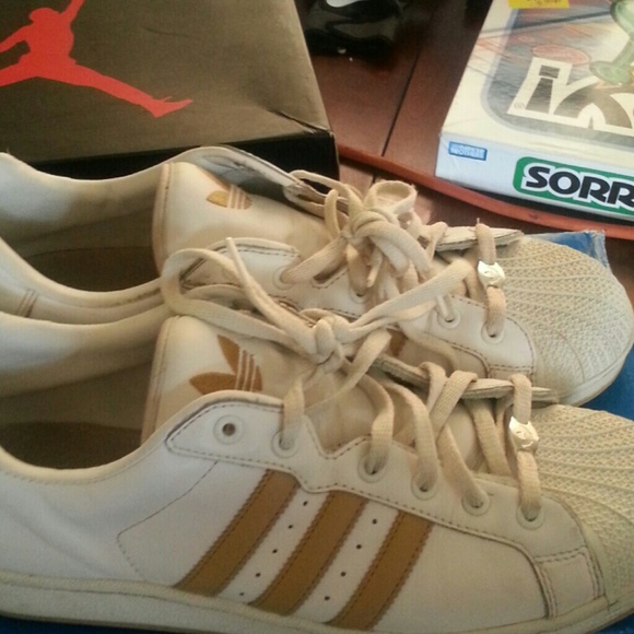 Shell toed adidas - Picture 2 of 4