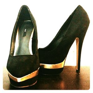 Forever 21 (XXI) Black/Gold Platform Heels