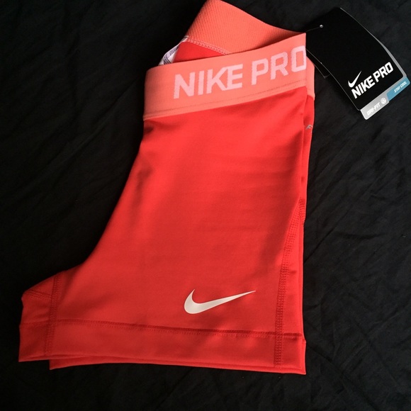 Nike Outerwear - NIKE PRO