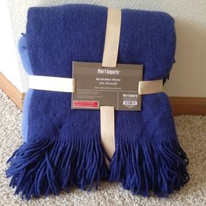 Pier One throw