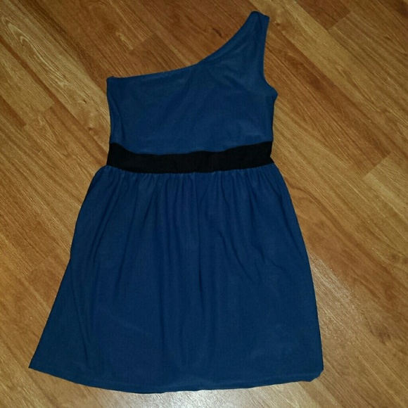 BeBop Dresses & Skirts - BeBop size XL blue one shoulder dress