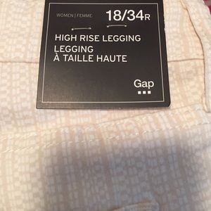 nwt gap printed beige pants