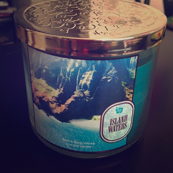 Island Waters Bath & Body Works Candle 💙