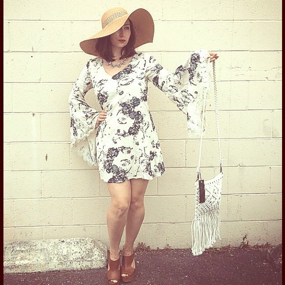 CIEL  Dresses & Skirts - FLORAL & LACE BELL SLV DRESS