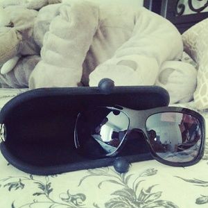 summer Skull sunglasses and case