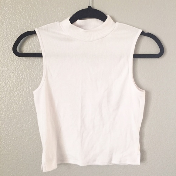 • white crop top •