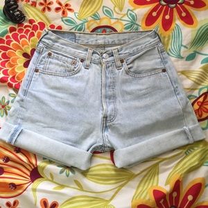 Vintage 501 Levi's high waisted shorts size 26!