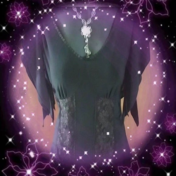 🎀BEAUTIFUL TRIMMED BLACK TOP