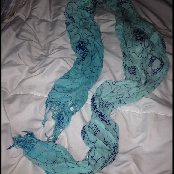 Scarf - Picture 2 of 3
