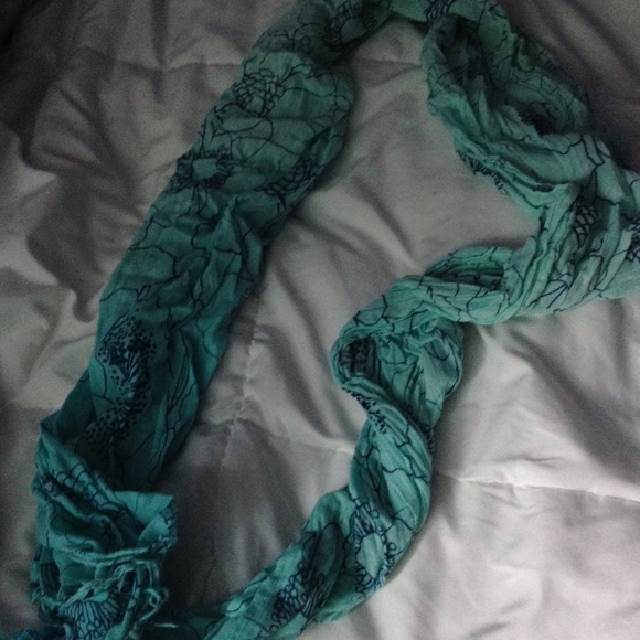 Scarf - Picture 3 of 3