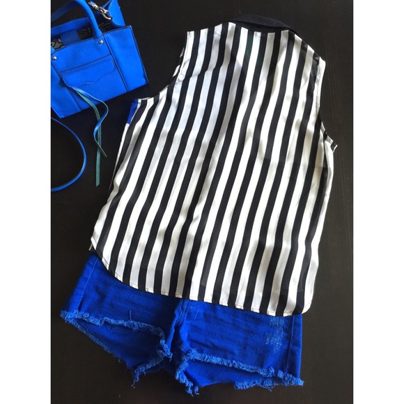 💙HP💙White|Blue, Black & White Striped Top - Picture 3 of 3