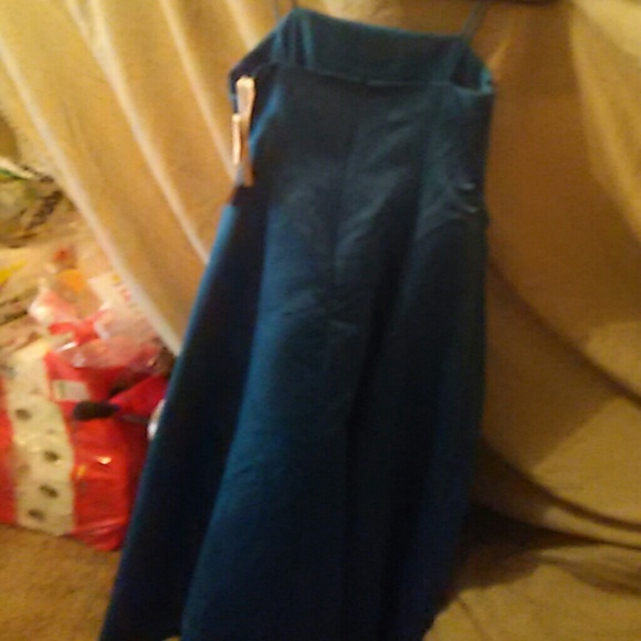 David's Bridal Child's Bridesmaid Dress - Picture 3 of 4