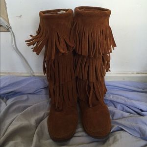 Minnetonka Moccasin Fringe Boots
