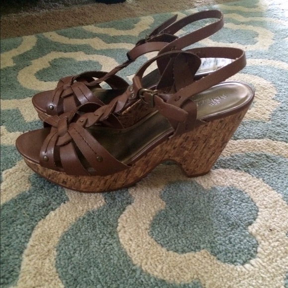 Cute cork chunky heel sandals w/ 3.5 in heel
