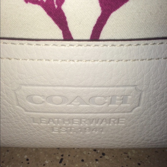 AUTHENTIC COACH - Picture 2 of 3