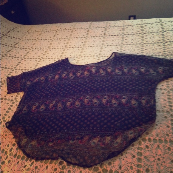 Light weight three quarter length sleeve top