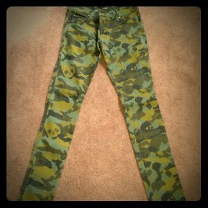 Skull camo skinny jeans NWOT