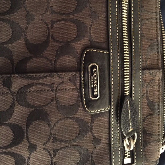 Authentic Coach shoulder strap purse - Picture 2 of 4