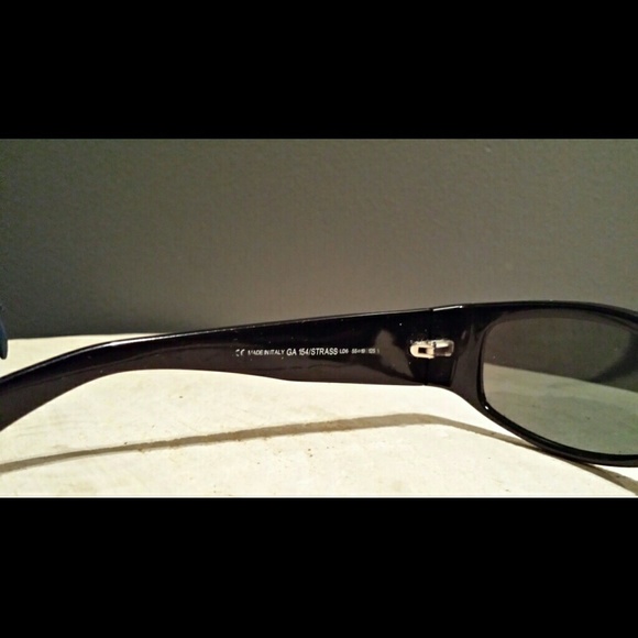 Authentic Georgio Armani Sunglasses. - Picture 3 of 4