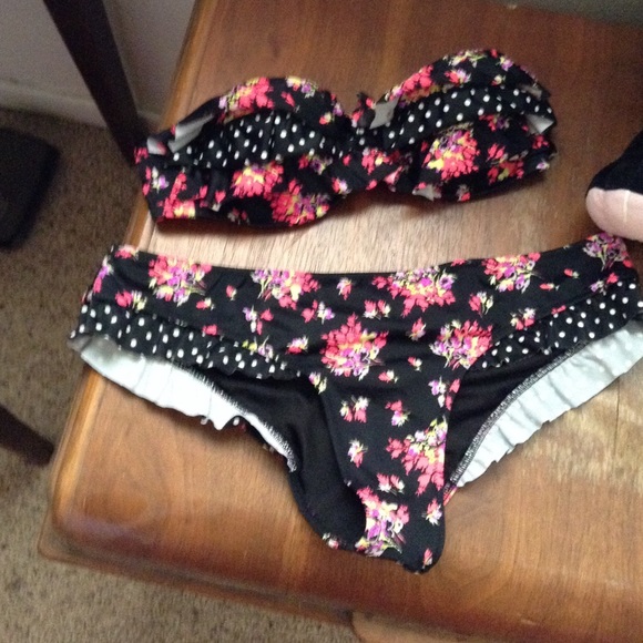 Baithing suit - Picture 1 of 4