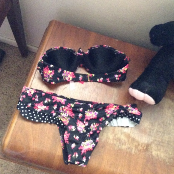 Baithing suit - Picture 2 of 4