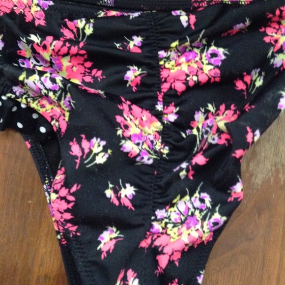 Baithing suit - Picture 3 of 4