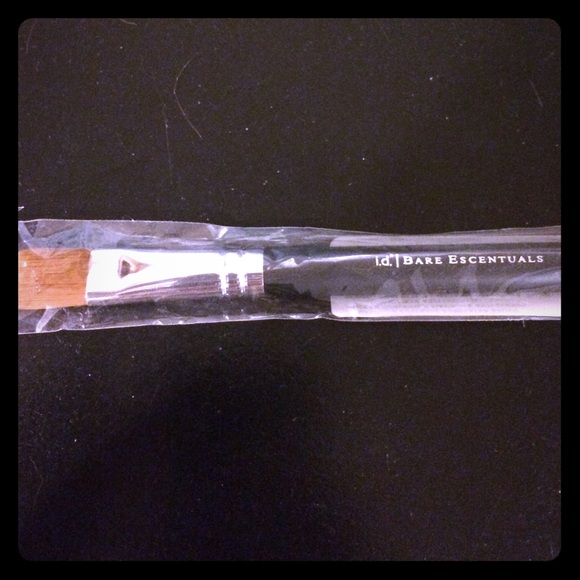 Bare Escentuals maximum coverage concealer brush