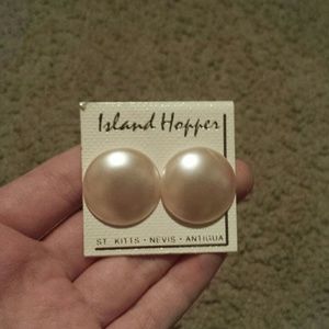 Pearl earrings 🌼💛 bundable