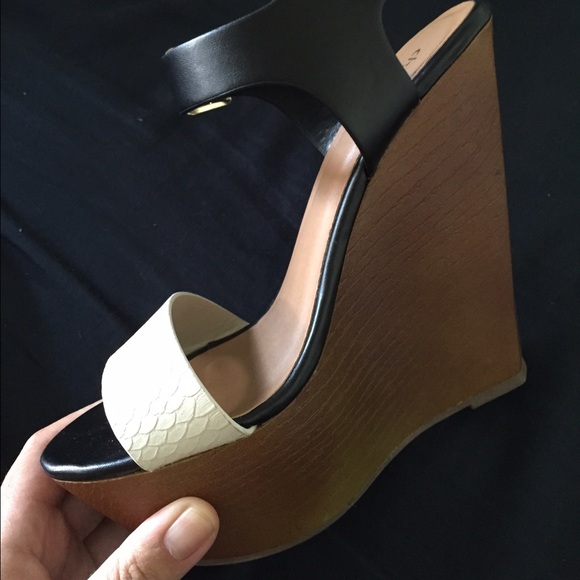 💙 Platform wedge