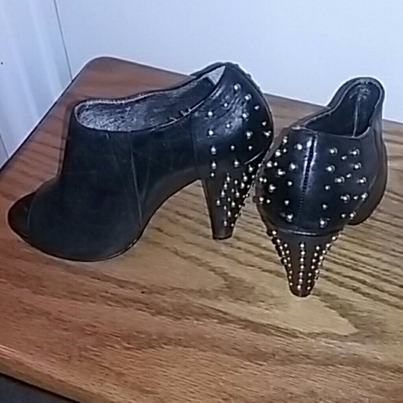 Donated to charity - Picture 2 of 4