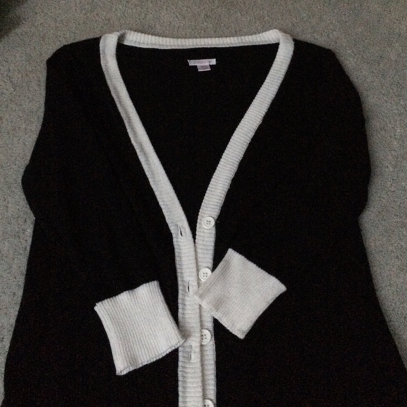 Black and White 3/4 Sleeve Cardigan
