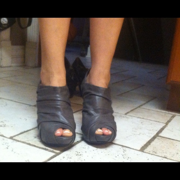 Heels SOLD - Picture 2 of 4