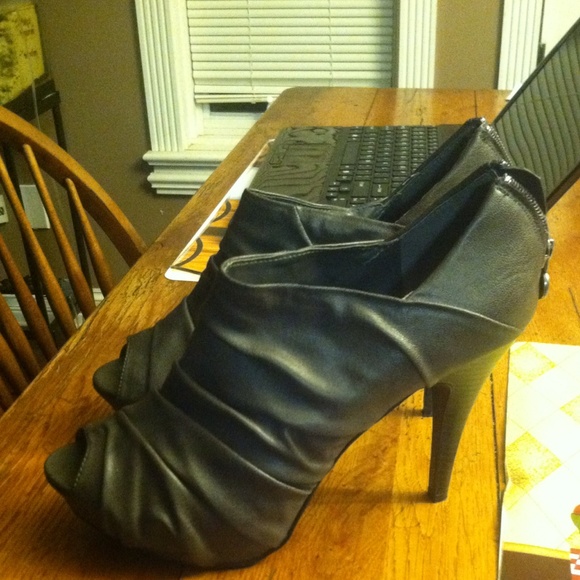 Heels SOLD - Picture 3 of 4