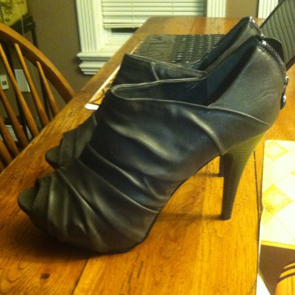 Heels SOLD - Picture 4 of 4