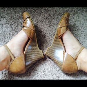 Cute Tan Wedge Pumps👌🏻