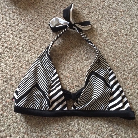 Black and white volcom bathing suit - Picture 1 of 1