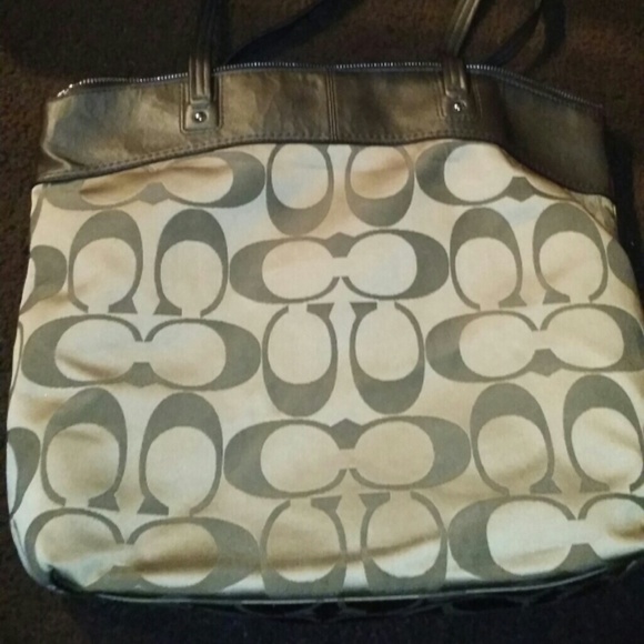 Coach Bag - Picture 2 of 4